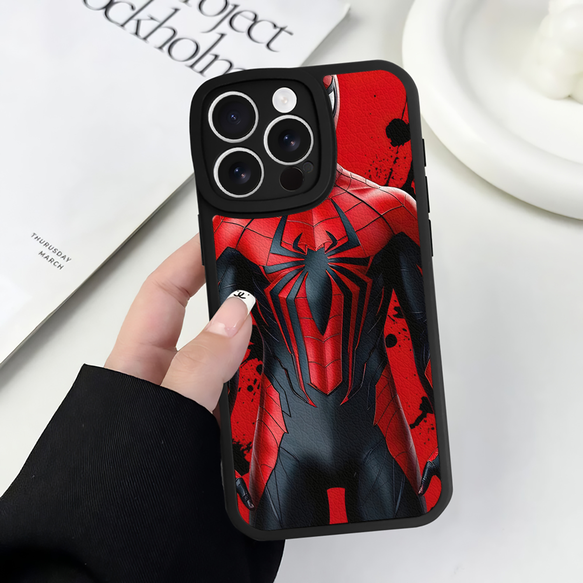 （画像用） Spider Man スパイダーマン 【iPhone 16シリーズ対応】シリコンスマホケース（レザー調） 材質：シリコン